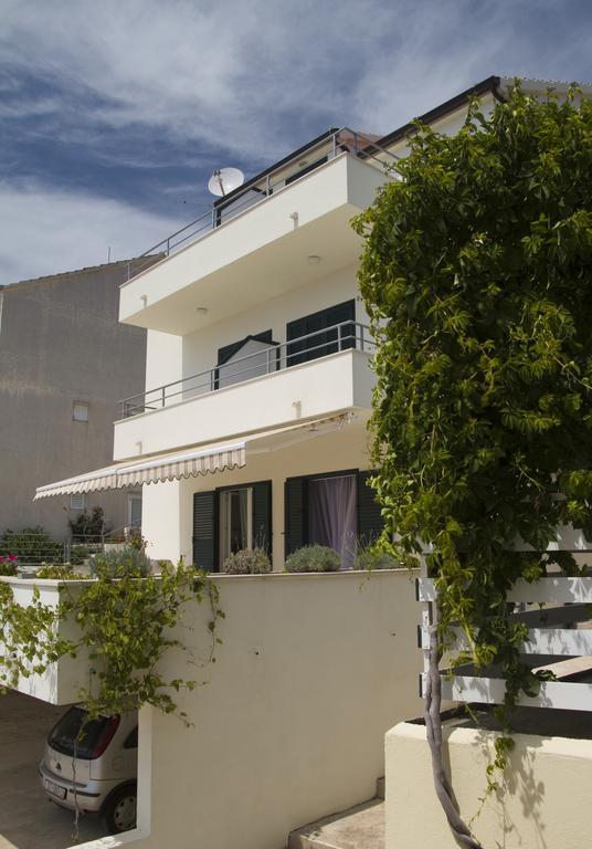 Apartments Stipe Plazibat Хвар Екстер'єр фото